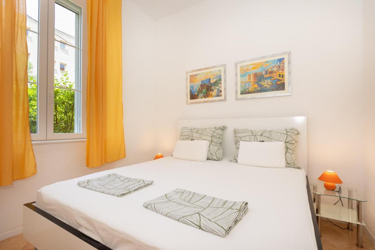 Guest House Cinema Close To Port Ragusa Esterno foto