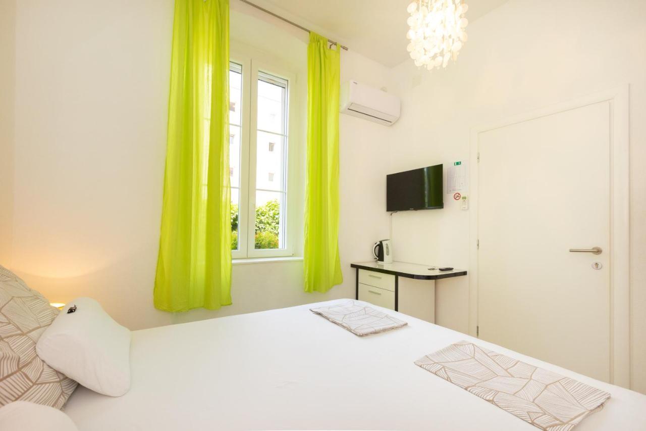 Guest House Cinema Close To Port Ragusa Esterno foto