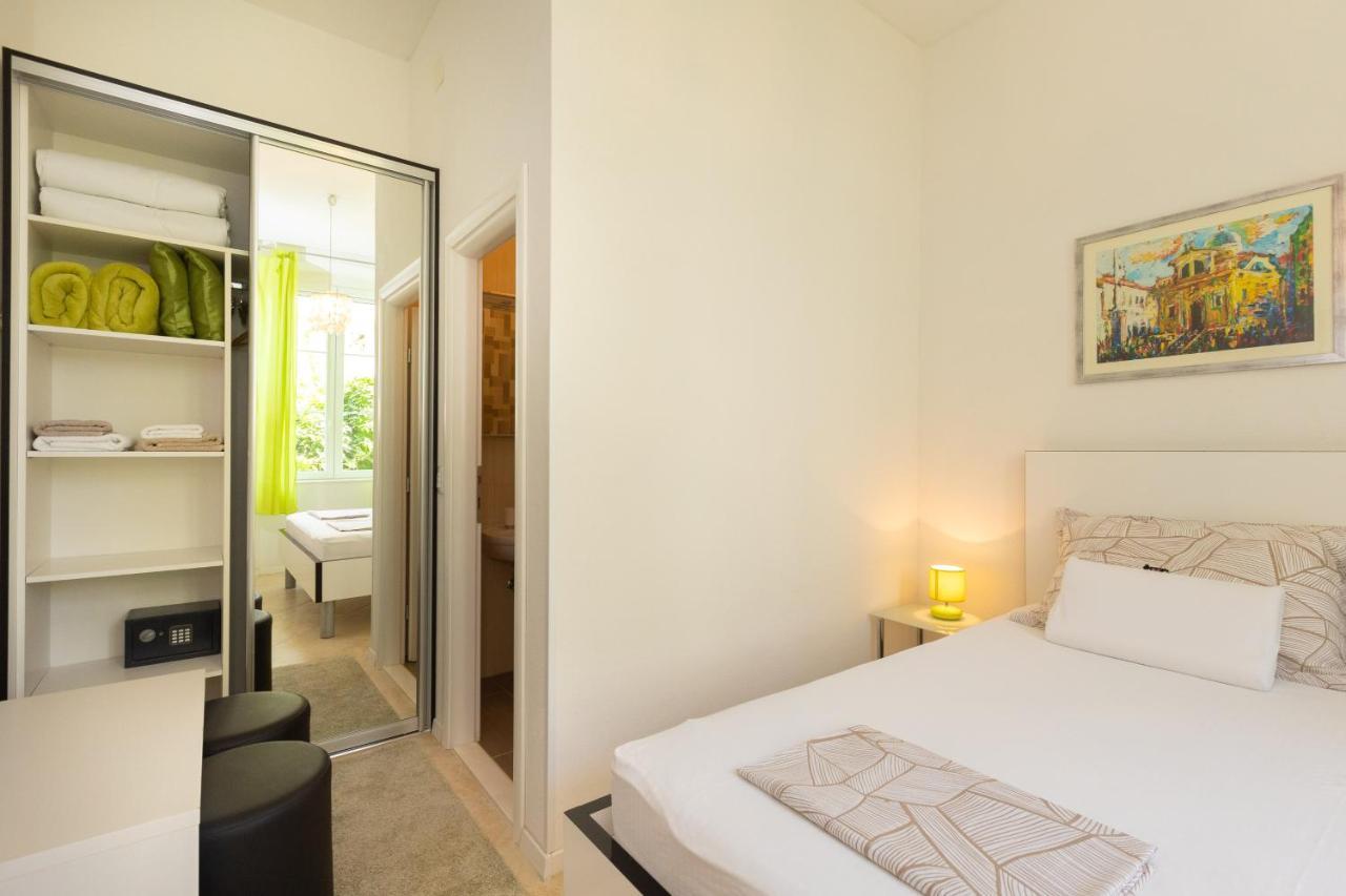 Guest House Cinema Close To Port Ragusa Esterno foto