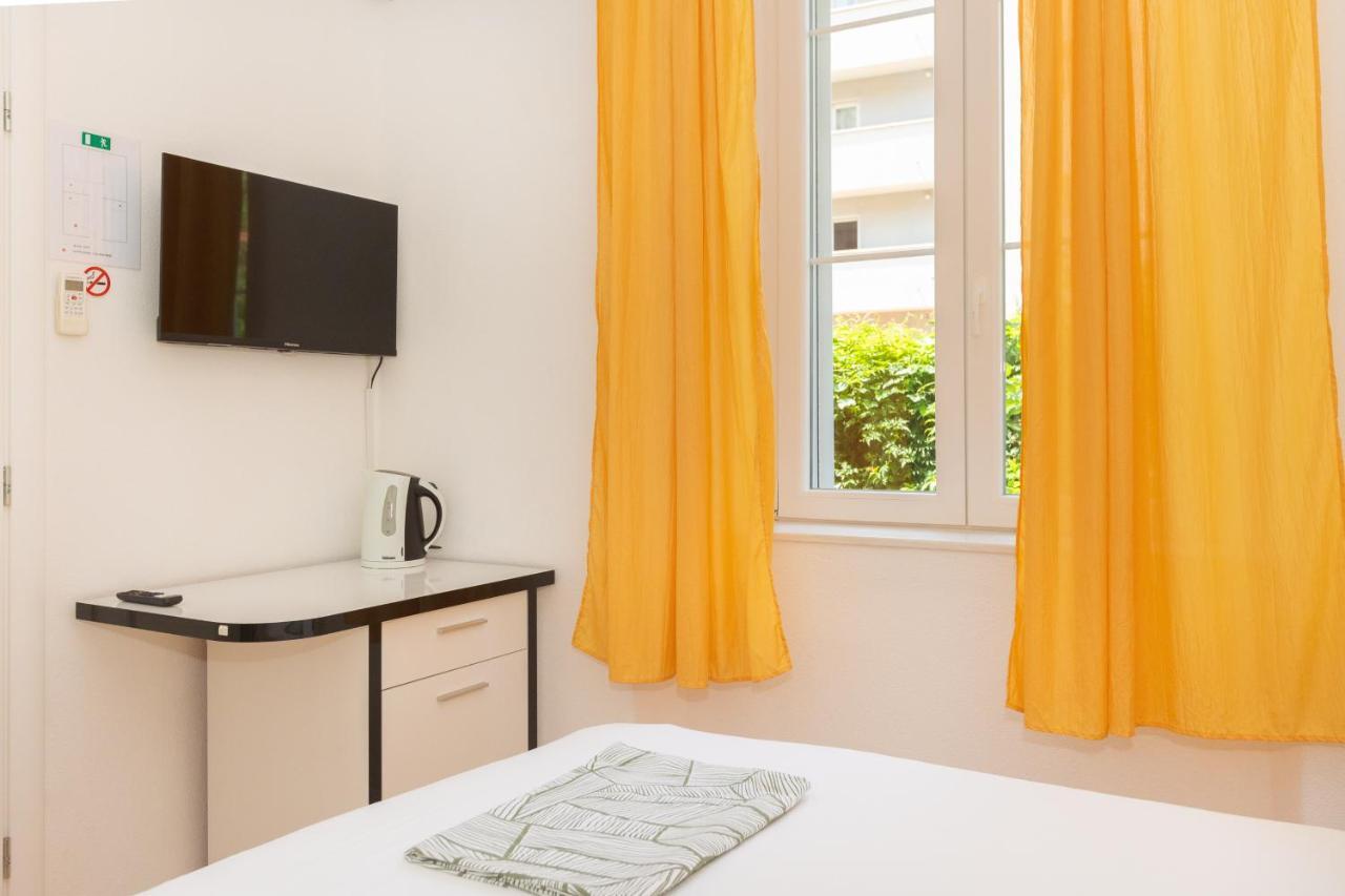 Guest House Cinema Close To Port Ragusa Esterno foto